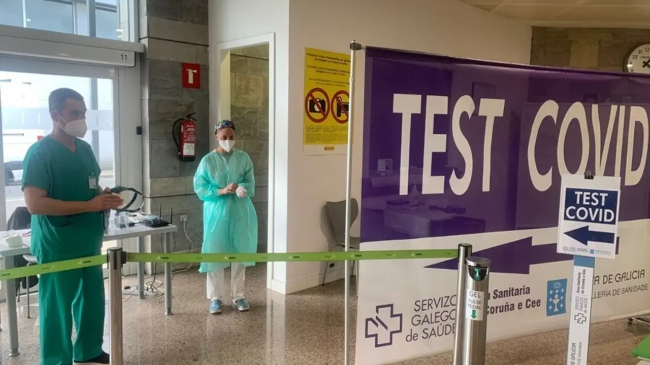 Archivo - Cribado en el aeropuerto de Alvedro