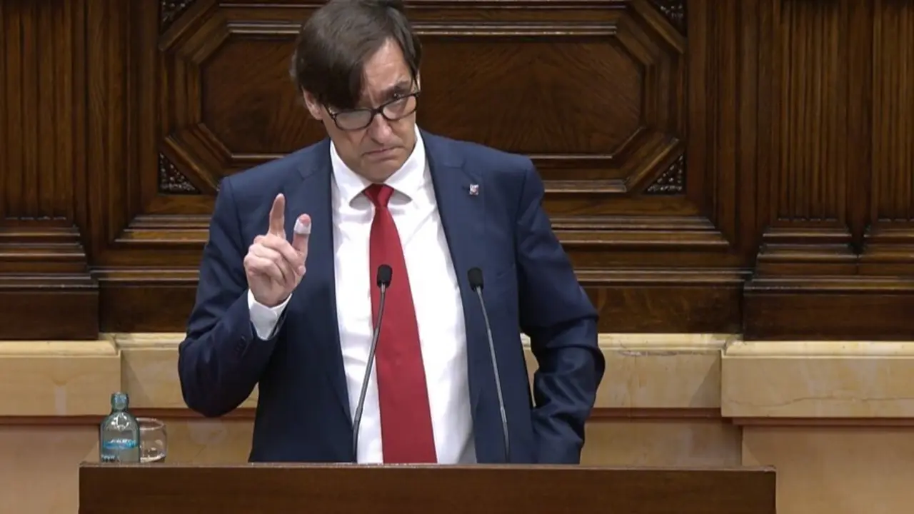 Archivo - El l&iacute;der del PSC en el Parlament, Salvador Illa, en el pleno el 7 de julio.