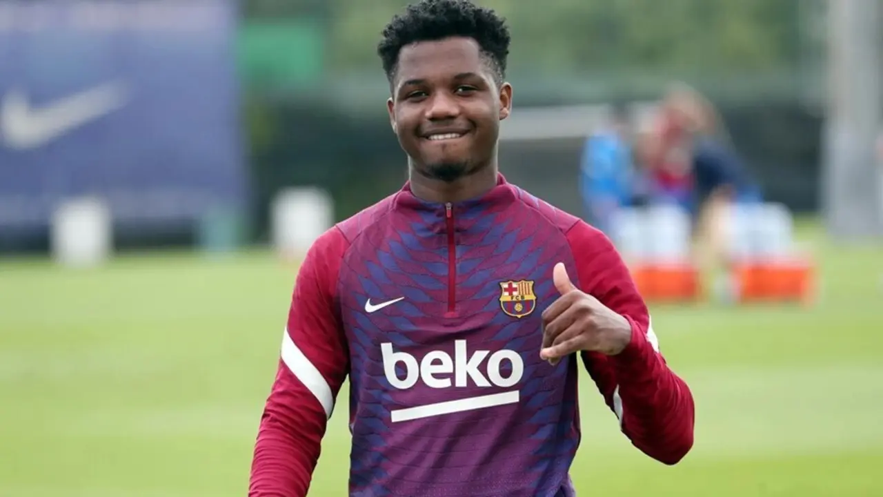 El jugador del FC Barcelona Ansu Fati en su primer entrenamiento, el 24 de agosto, tras la lesi&oacute;n sufrida en noviembre de 2020