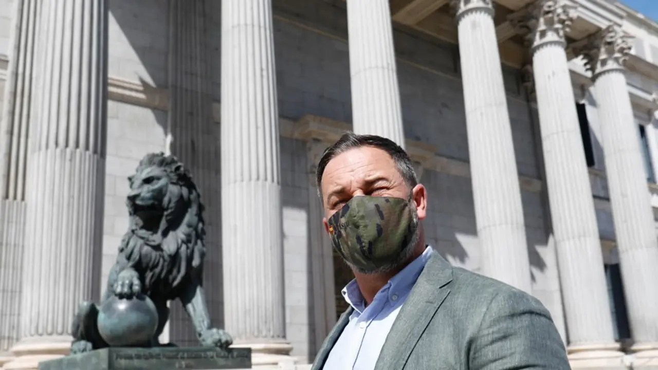 Archivo - El presidente de Vox, Santiago Abascal, frente al Congreso de los Diputados