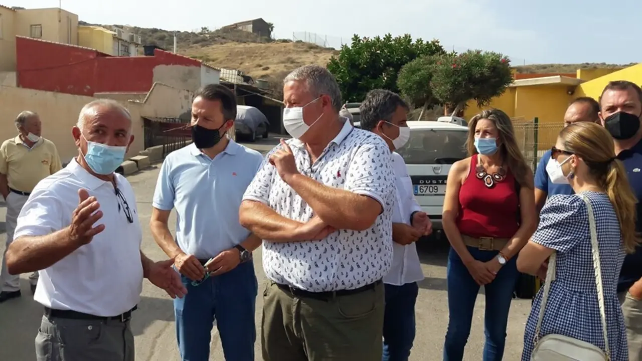 Los senadores del PP Francisco Bernab&eacute; y Juan Mar&iacute;a V&aacute;zquez y el presidente de los 'populares' en Lorca, Fulgencio Gil, en Puntas de Calnegre
