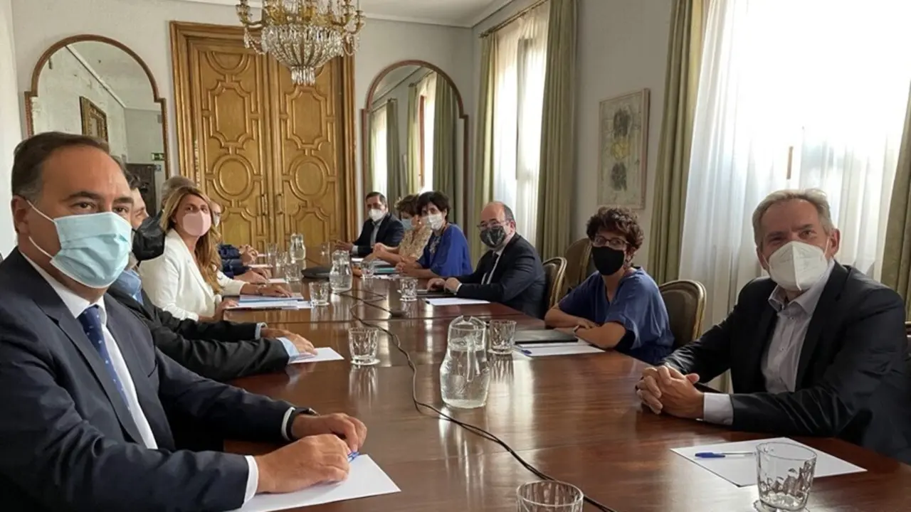 El ministro de Cultura y Deporte, Miquel Iceta, ha mantenido una reuni&oacute;n con los representantes de autores, creadores y asociaciones de propiedad intelectual.