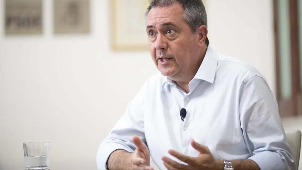 El alcalde de Sevilla y secretario general del PSOE de Andaluc&iacute;a, Juan Espadas, durante una entrevista con Europa Press. 