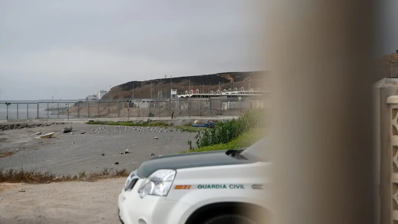 Un coche de la Guardia Civil, en la frontera de Tarajal, en una imagen de archivo de este mes de agosto