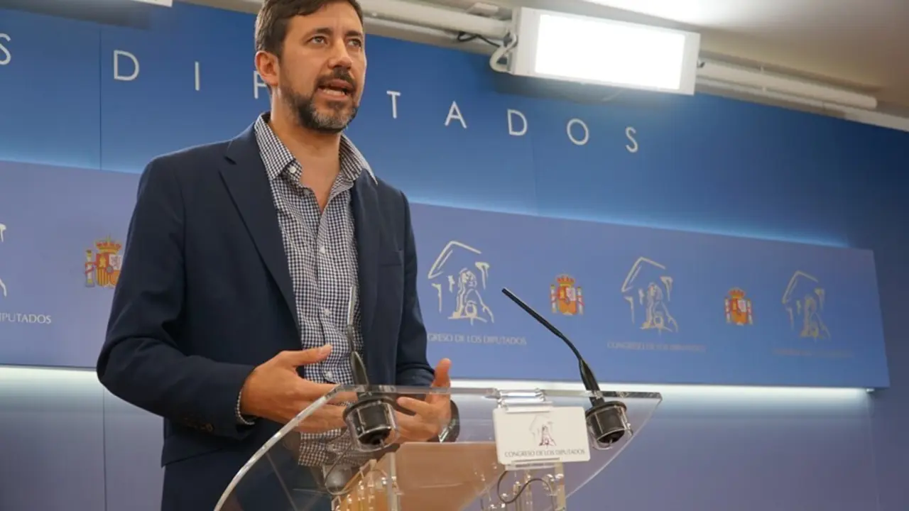 Archivo - El diputado de Unidas Podemos Ant&oacute;n G&oacute;mez-Reino en el Congreso