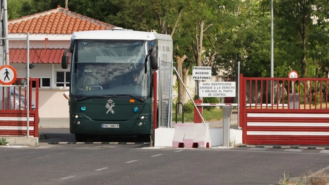 Archivo - Acceso a la c&aacute;rcel de Valdemoro en Madrid