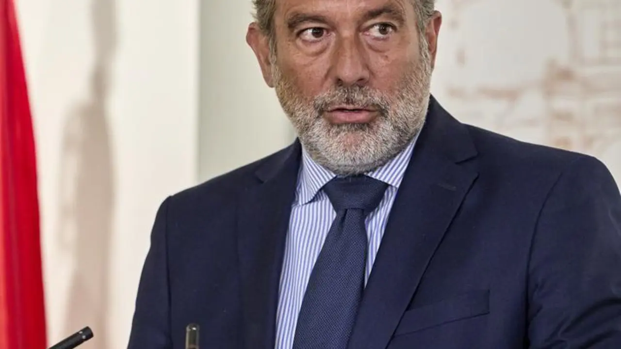 El consejero de Presidencia, Justicia e Interior de la Comunidad de Madrid, Enrique L&oacute;pez, responde a los medios tras una reuni&oacute;n del Consejo de Asuntos Taurinos, a 24 de agosto de 2021, en la Plaza de Toros de Las Ventas, Madrid, (Espa&ntilde;a).