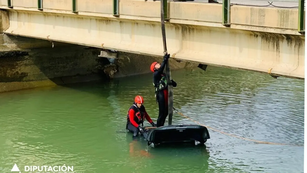 Los bomberos han actuado en el Canal Imperial de Arag&oacute;n.