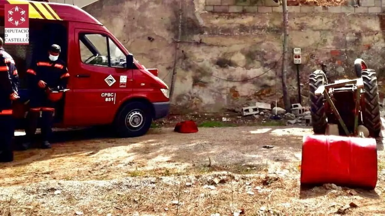 Fallece un hombre atrapado bajo su tractor