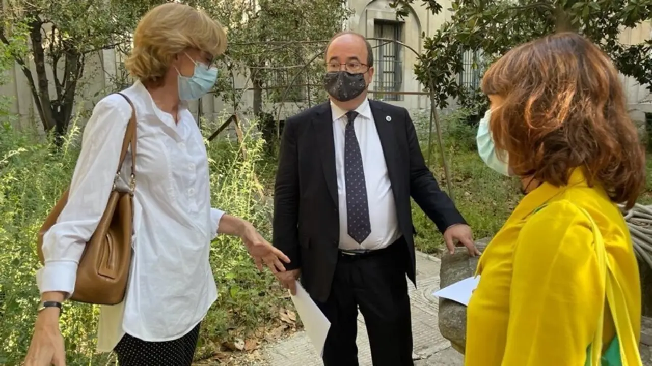 Visita del ministro de Cultura y Deporte, Miquel Iceta, al edificio Tabacalera, en Madrid