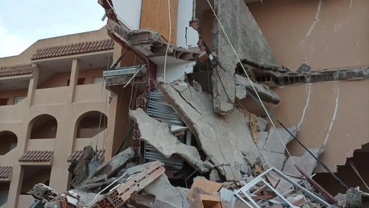 Edificio derrumbado en Pe&ntilde;&iacute;scola