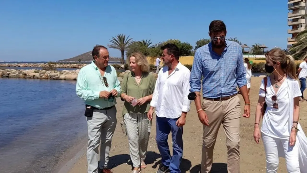 La diputada nacional de Vox Lourdes M&eacute;ndez y el presidente provincial de esa formaci&oacute;n en Murcia, Jos&eacute; &Aacute;ngel Antelo
