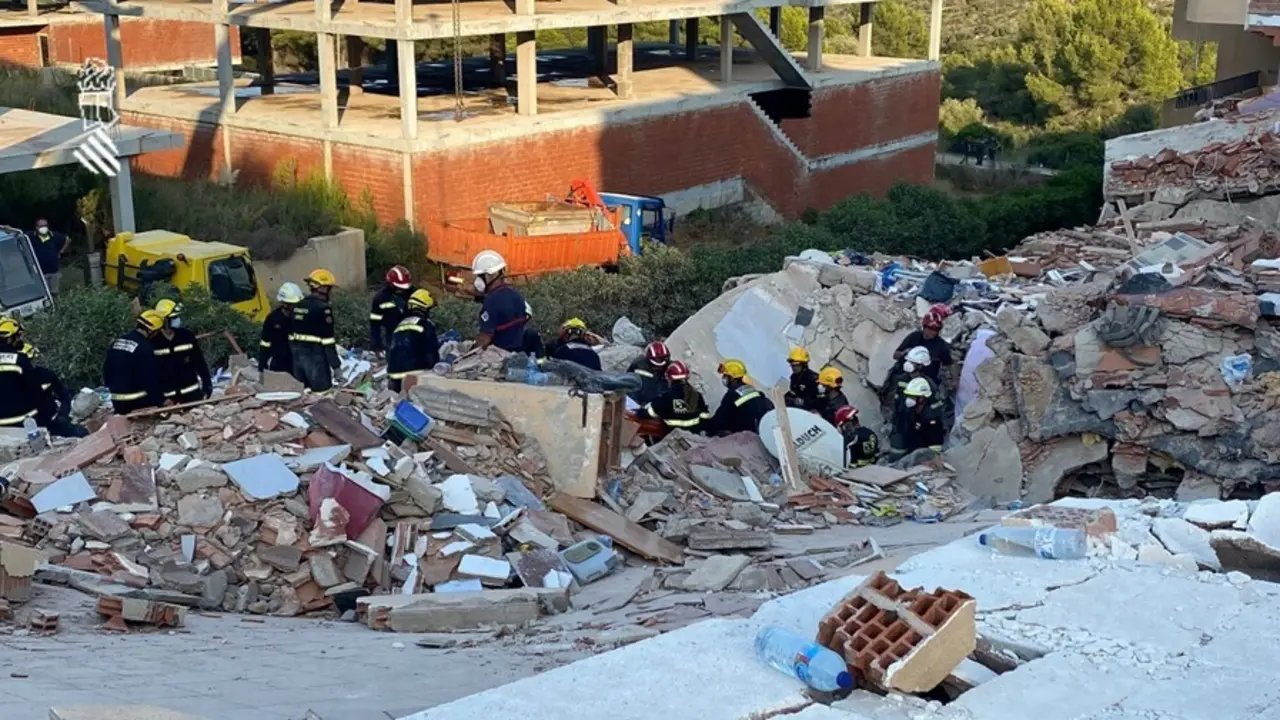 Trabajos de rescate en el edificio derrumbado de Pe&ntilde;&iacute;scola