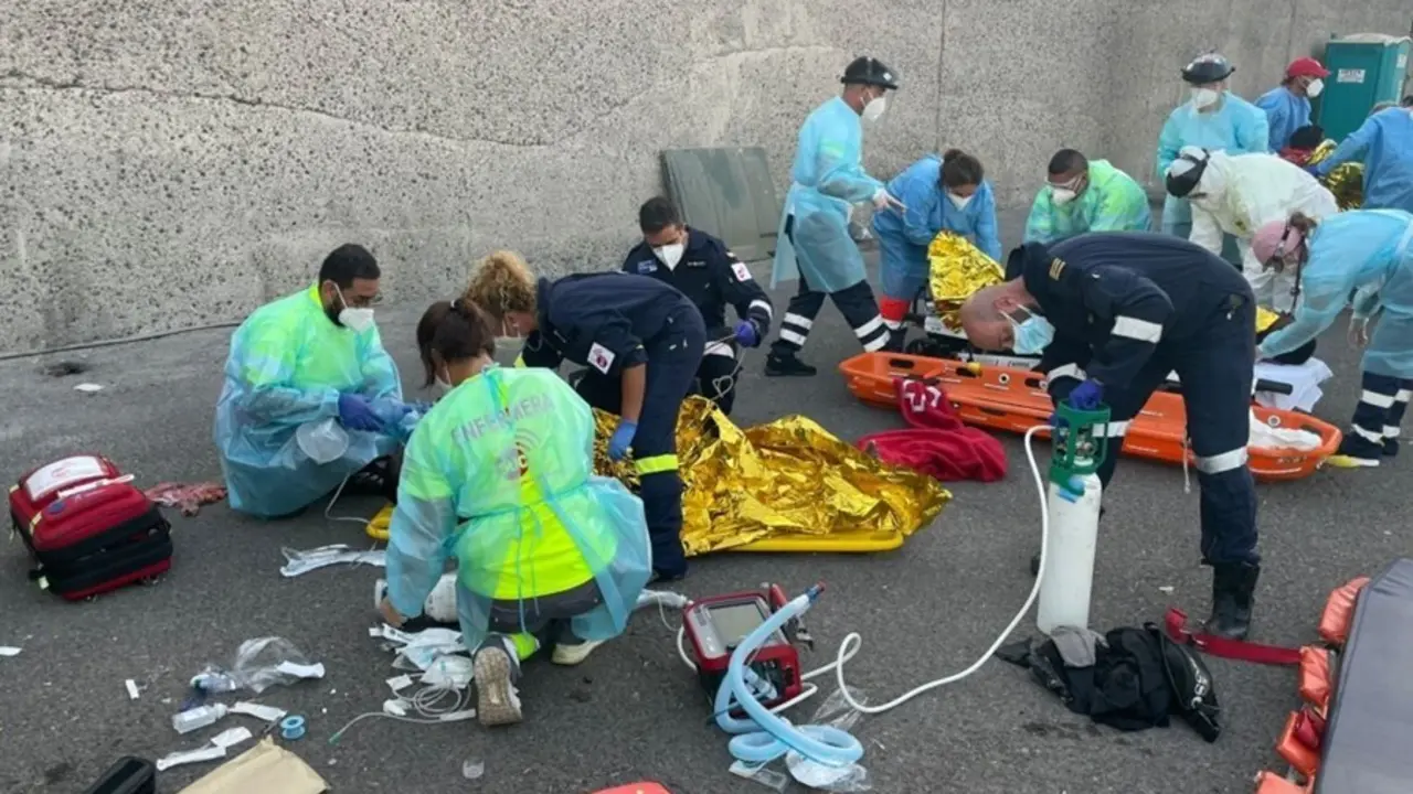 Salvamento Mar&iacute;timo Rescata Una Embarcaci&oacute;n Con Unos 50 Migrantes De Origen Subsahariano En Gran Canaria
