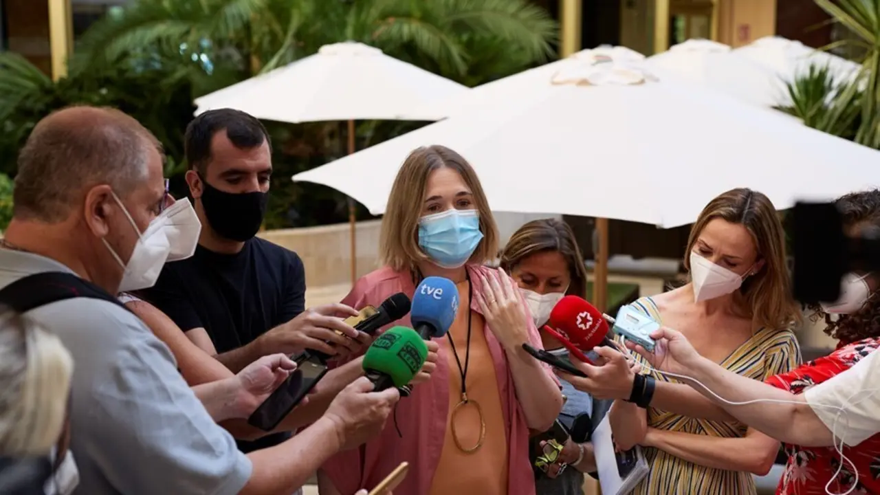La consejera de Cultura, Turismo y Deporte de la Comunidad de Madrid, Marta Rivera de la Cruz, ofrece declaraciones a los medios de comunicaci&oacute;n durante su visita al Hotel InterContinental Madrid, a 27 de agosto de 2021, en Madrid (Espa&ntilde;a). 