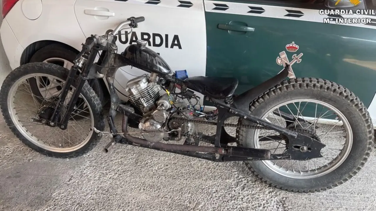 Motocicleta artesanal en la que circulaba el menor investigado