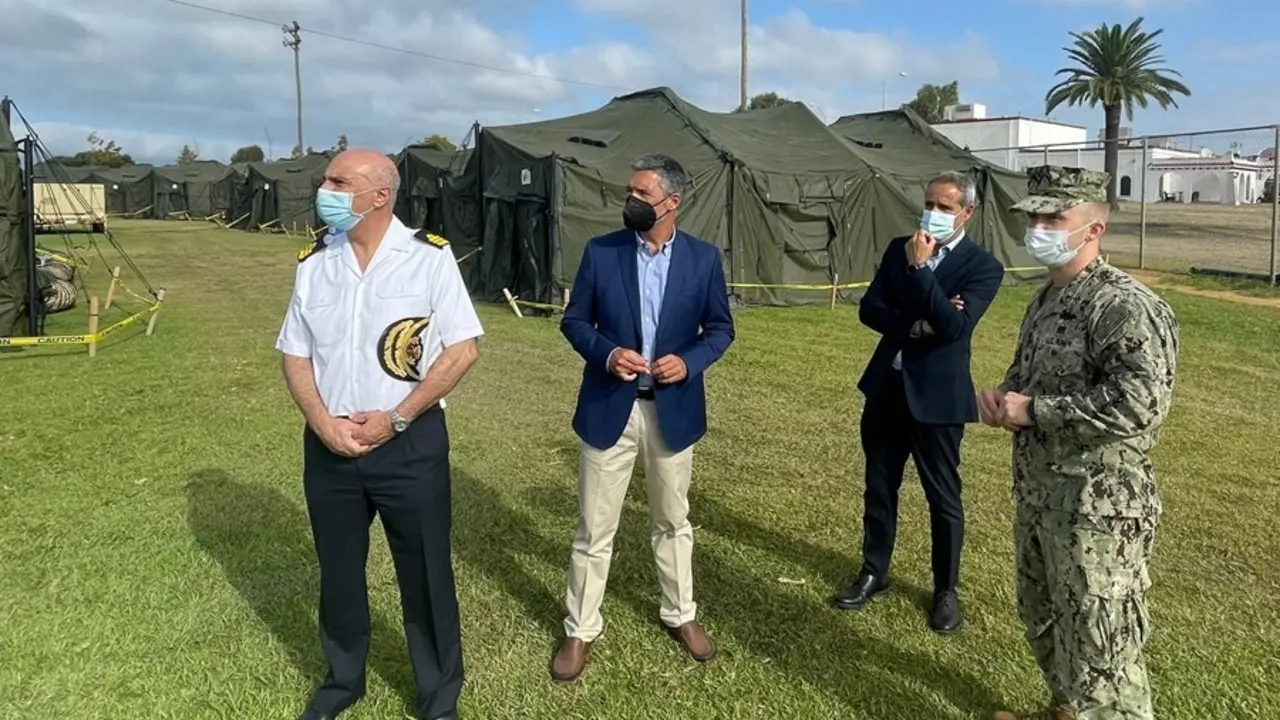 El subdelegado del Gobierno en C&aacute;diz, Jos&eacute; Pacheco, durante la visita a la Base Naval de Rota ante la llegada de colaboradores afganos.