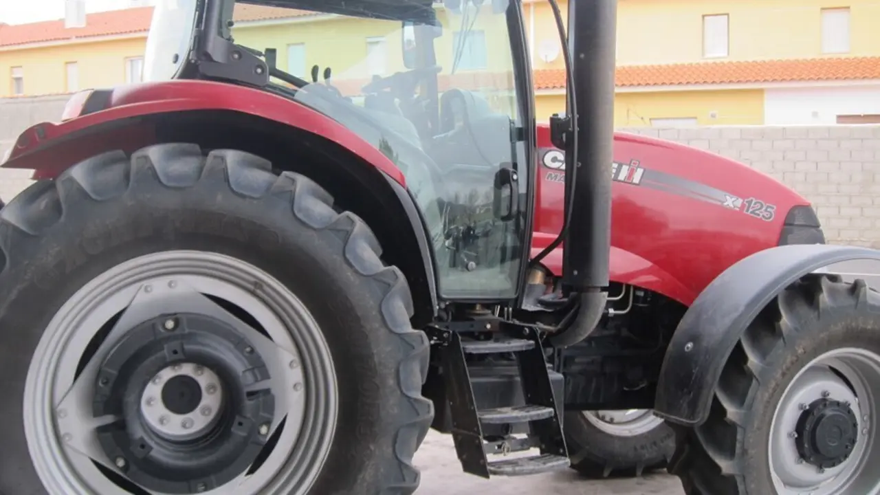 Archivo - Tractor, agricultura, campo, maquinaria, agricultor, PAC