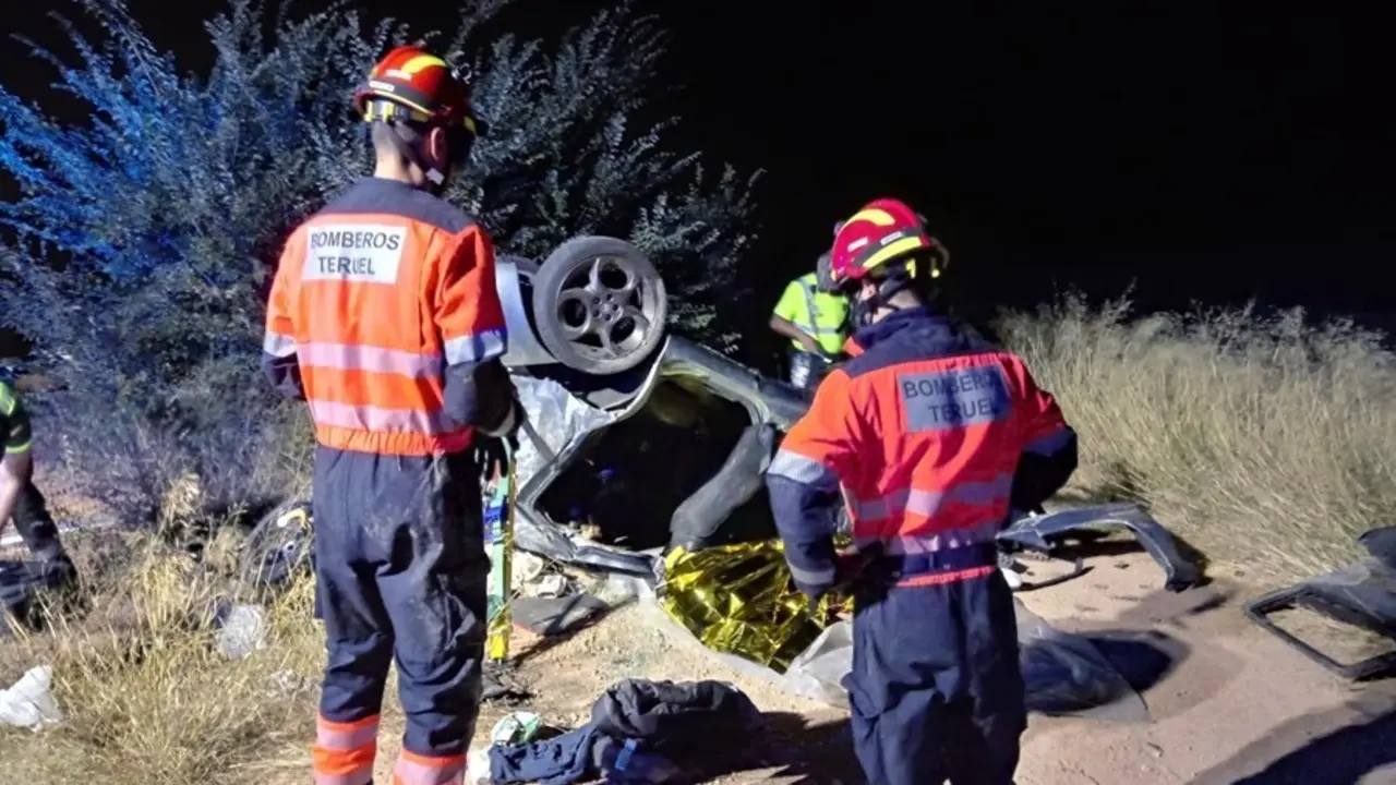 Los bomberos se han desplazado al lugar del accidente.