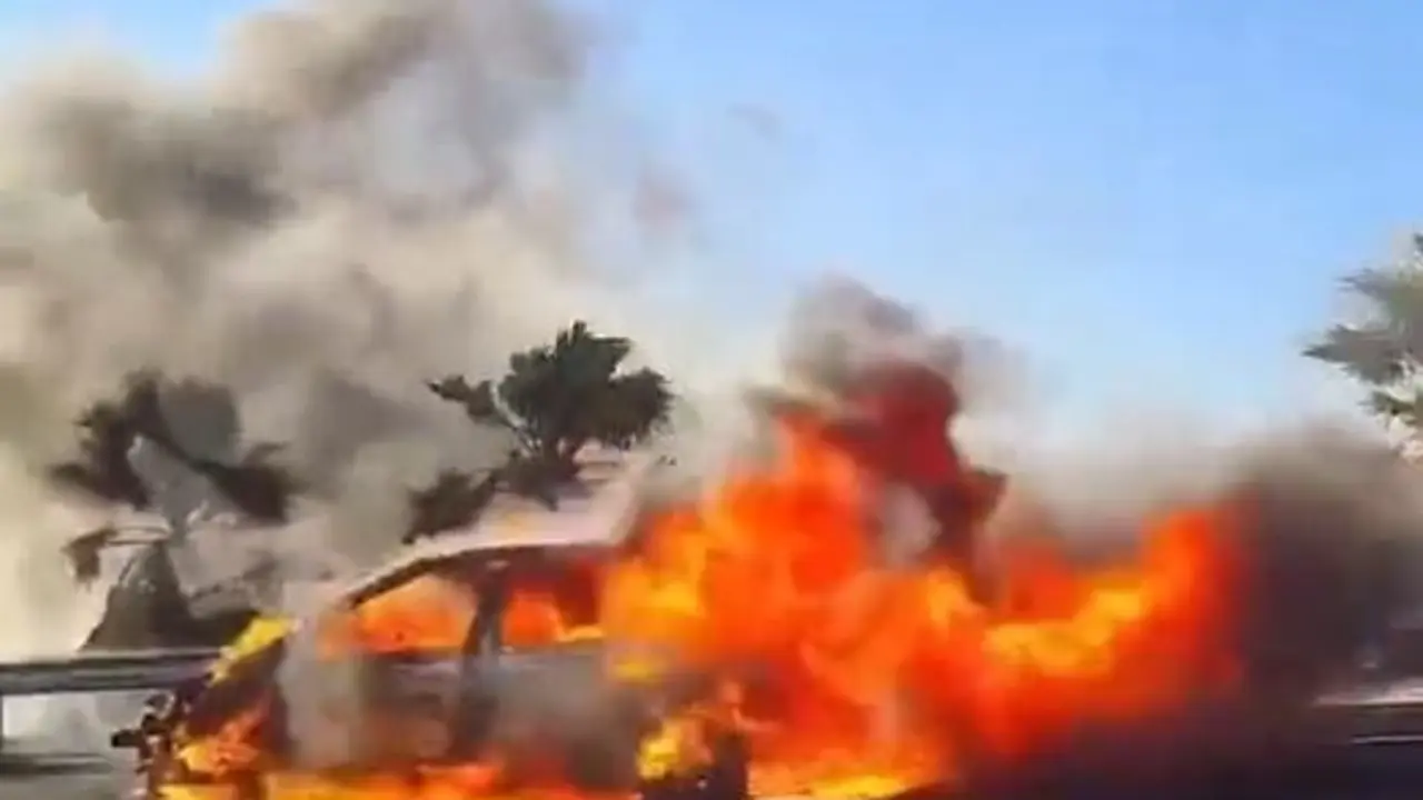 Incendio veh&iacute;culo Benalm&aacute;dena AP-7