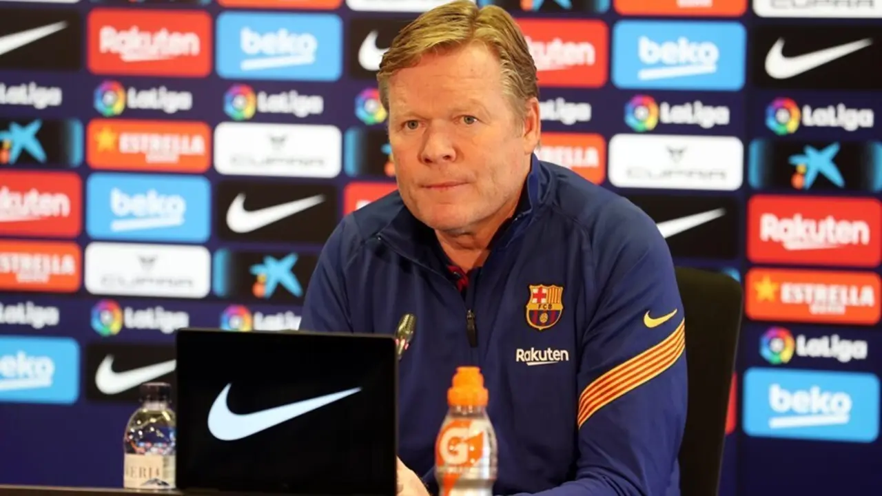 Archivo - El entrenador del FC Barcelona, Ronald Koeman, en rueda de prensa
