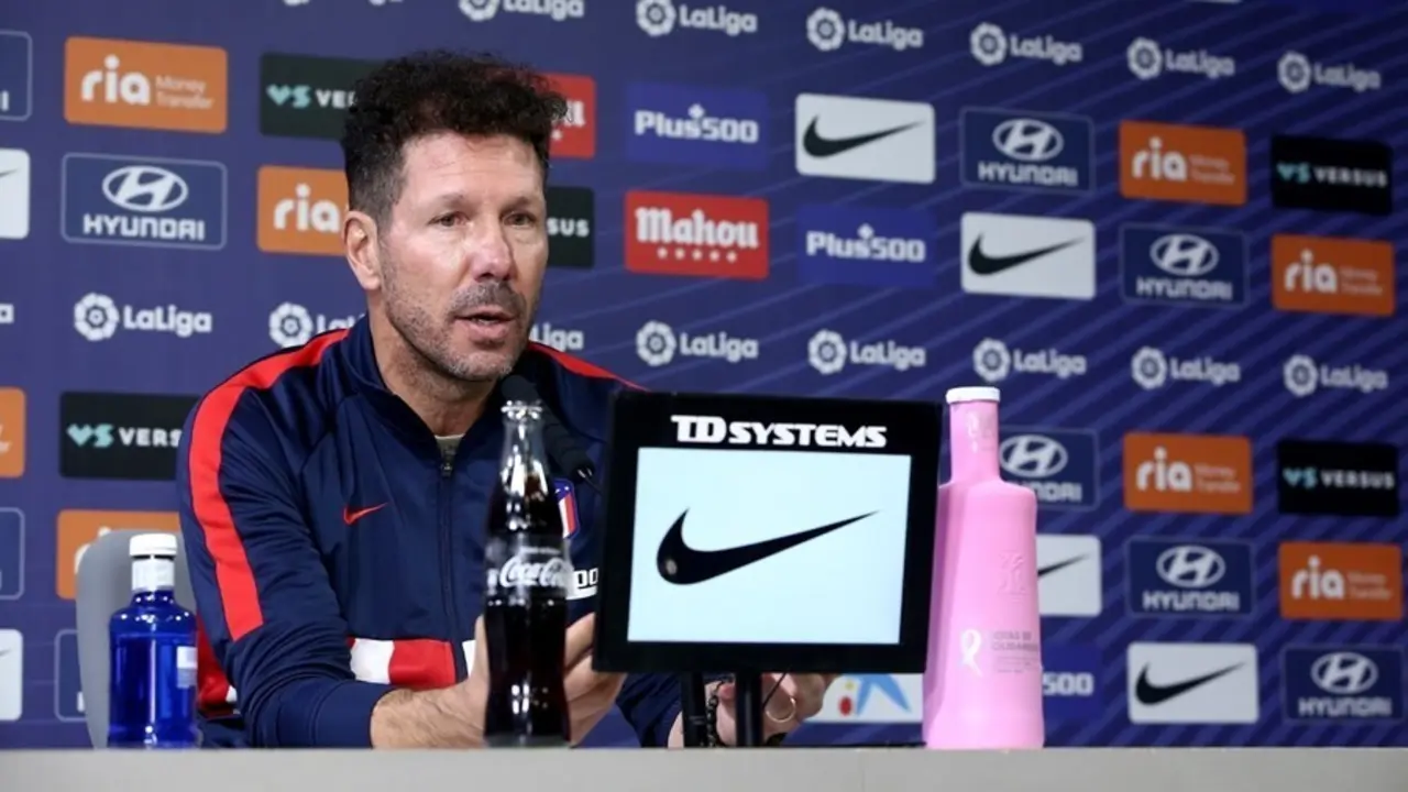 Archivo - Diego Pablo Simeone en rueda de prensa con el Atl&eacute;tico de Madrid