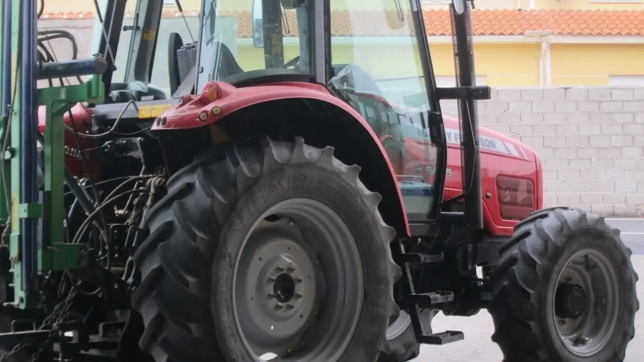 Archivo - Tractor, agricultura, campo, maquinaria, agricultor, PAC