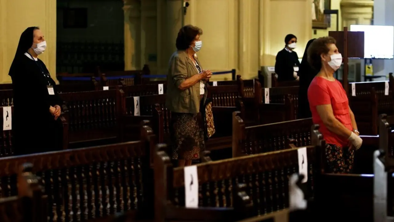 Archivo - Imagen de archivo de la celebraci&oacute;n de una misa en la Catedral de M&aacute;laga 