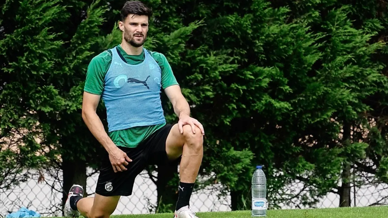 Eneko Satr&uacute;stegui se probar&aacute; hoy antes del partido. / Hardy