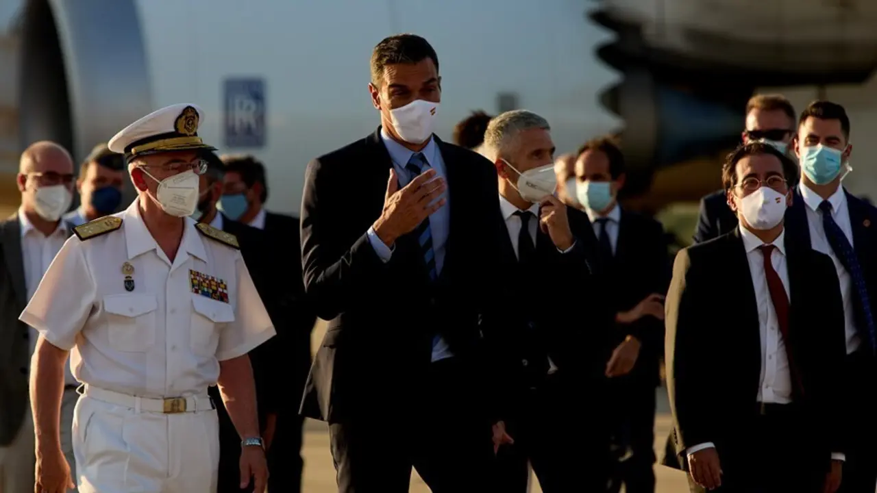 El presidente del Gobierno, Pedro S&aacute;nchez, durante una visita a la Base A&eacute;rea de Torrej&oacute;n para recibir un vuelo de repatriaci&oacute;n desde Afganist&aacute;n el pasado viernes en Torrej&oacute;n de Ardoz (Madrid)