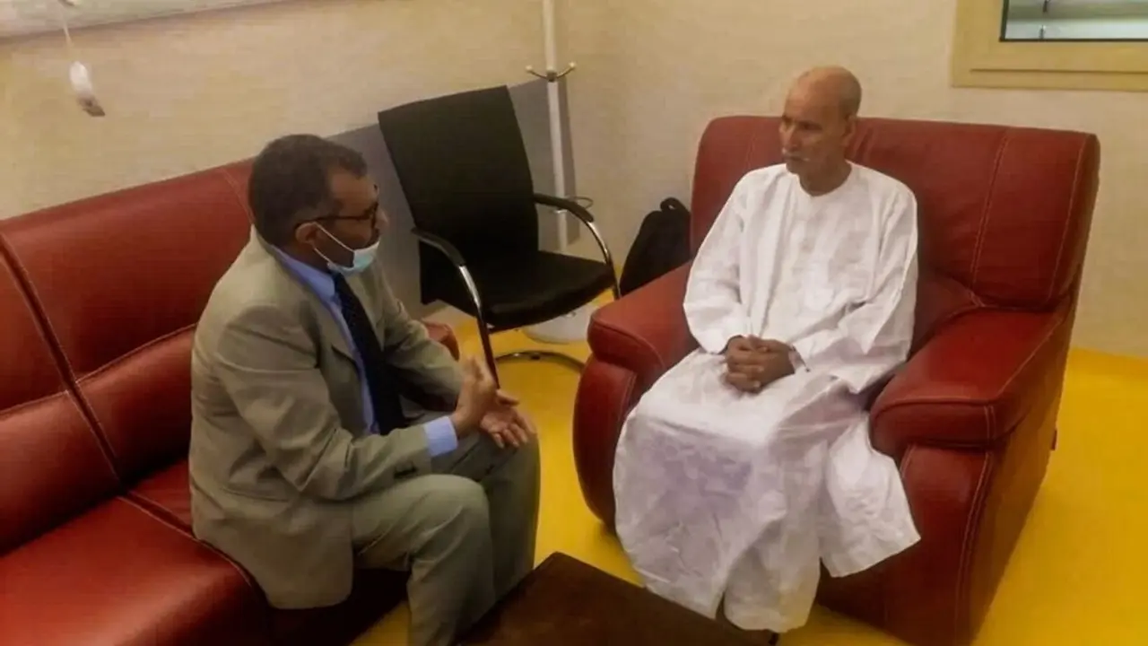 Archivo - Brahim Ghali junto al primer ministro saharaui, Bucharaya Beyun.