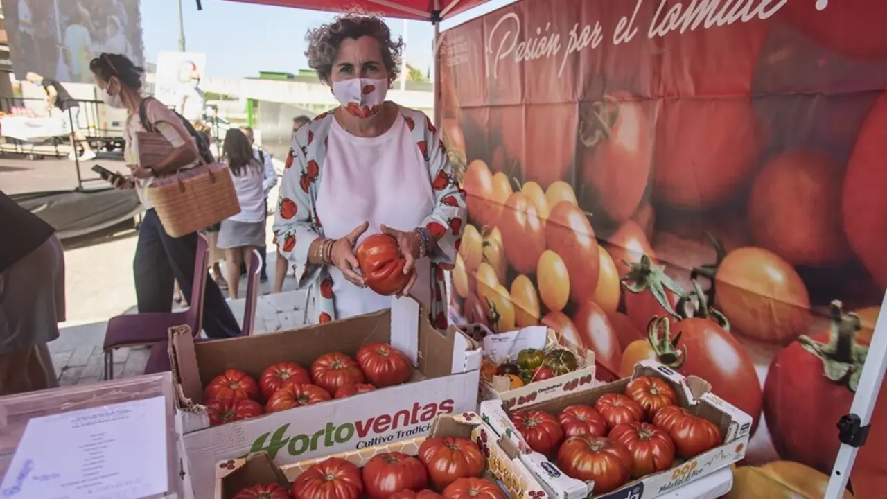 La chef Pepa Mu&ntilde;oz en la Feria del Tomate Antiguo de Bezana