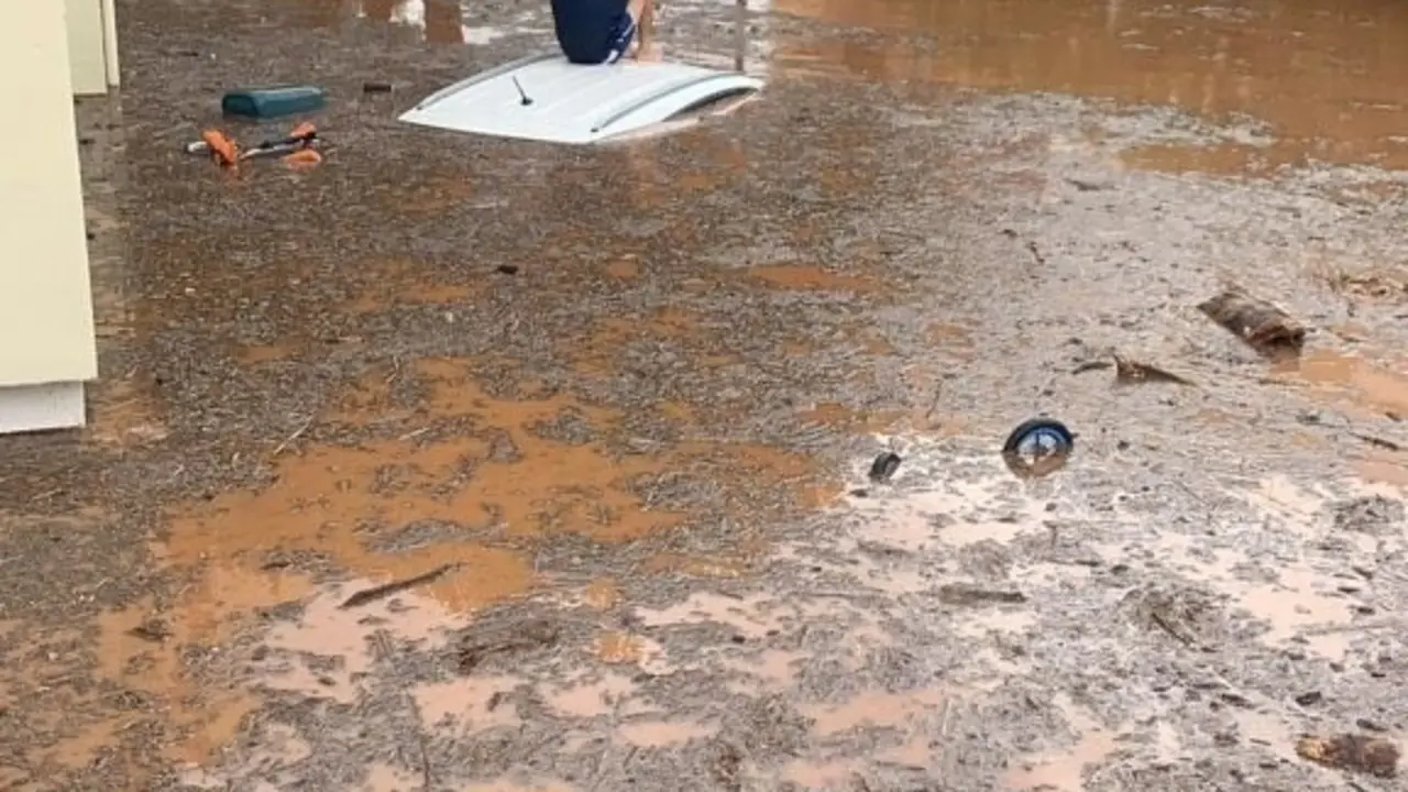 Veh&iacute;culos anegados en Benic&agrave;ssim (Castell&oacute;n)