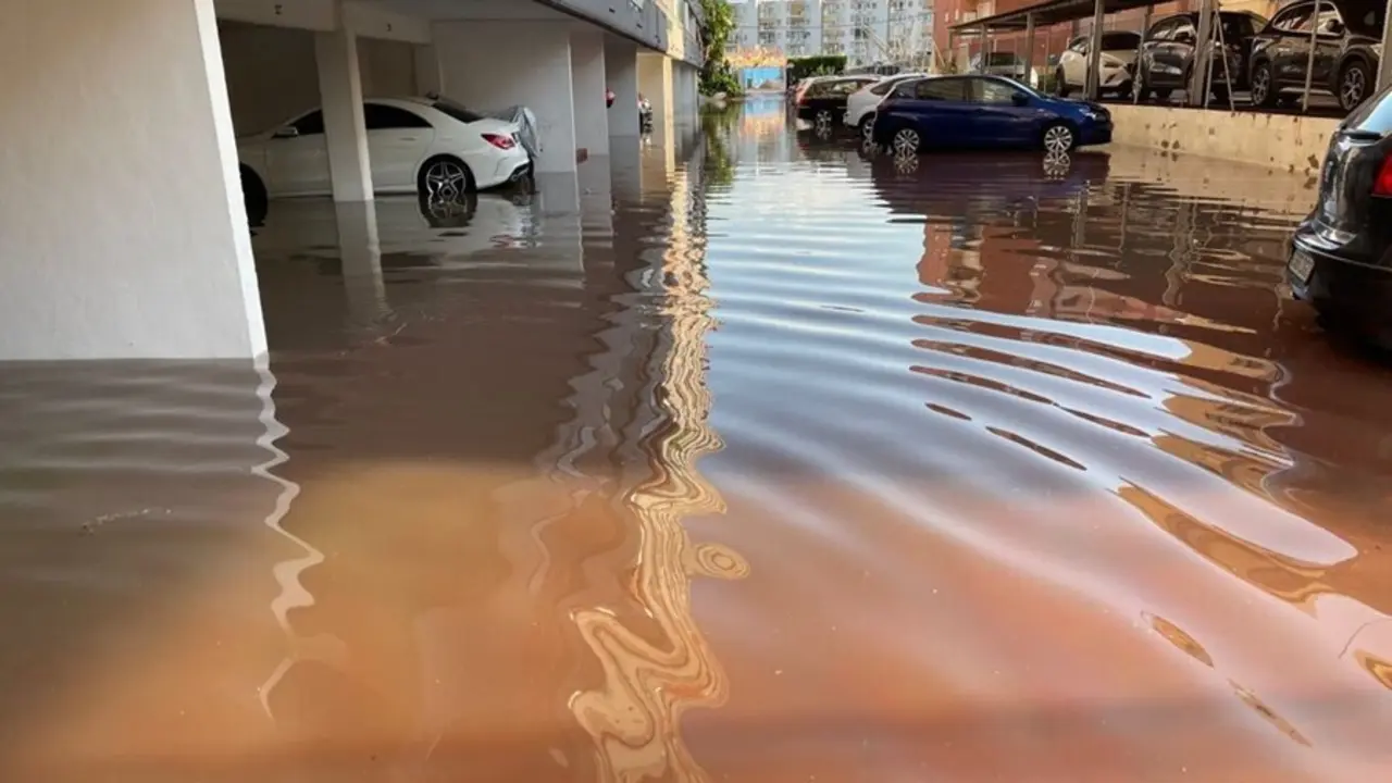 Una urbanizaci&oacute;n de Canet d'En Berenguer, inundada este lunes tras las lluvias torrenciales