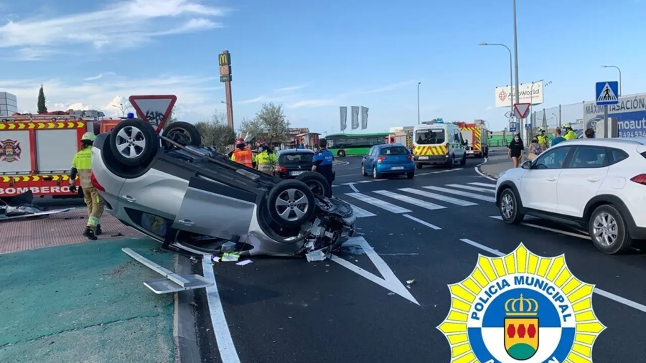 Rescatan a un conductor que quintuplicaba la tasa de alcohol permitida y volc&oacute; en un accidente en Alcorc&oacute;n