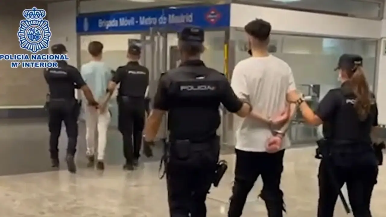 Archivo - Dos detenidos por apalear y robar a un joven en la estaci&oacute;n de Sol (Madrid)