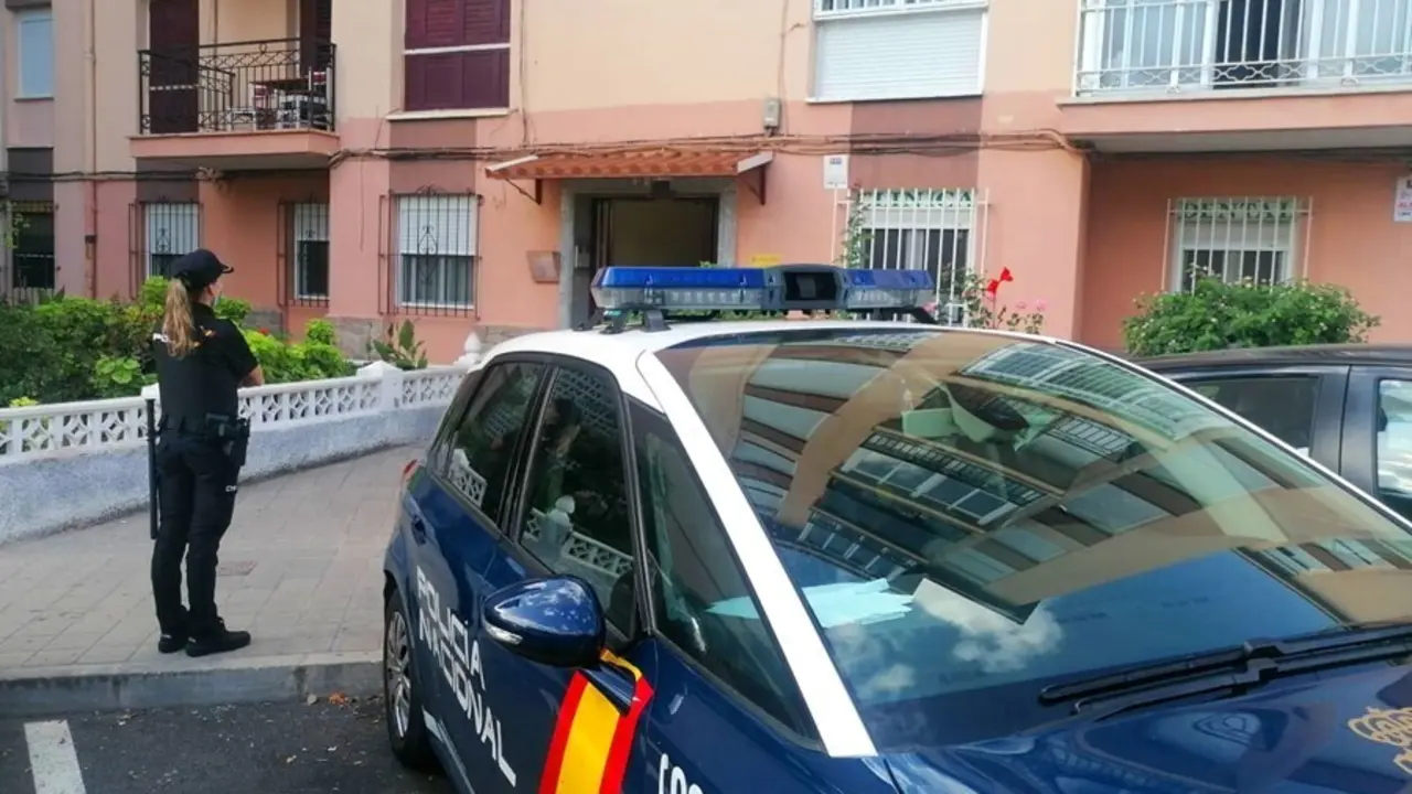 Imagen de una agente en Alicante