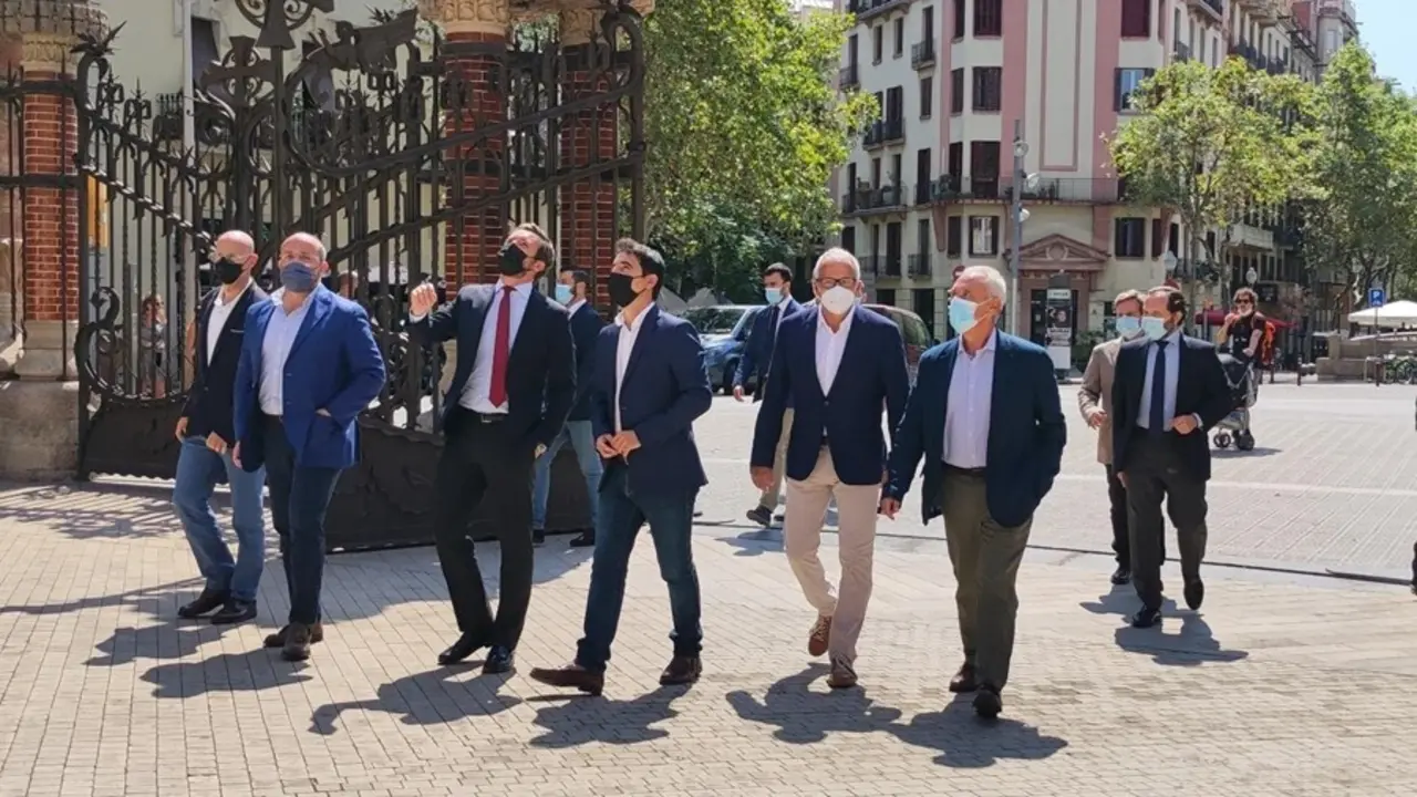 El presidente del PP, Pablo Casado, el l&iacute;der del PP catal&aacute;n, Alejandro Fern&aacute;ndez, el portavoz del PP en el Ayuntamiento de Barcelona, Josep Bou, y el presidente provincial del PP en Barcelona Manuel Reyes en un acto en el recinto modernista de Sant Pau