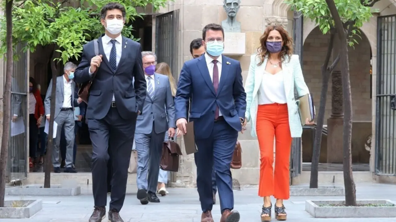 Miembros del Govern de Pere Aragon&egrave;s antes de la reuni&oacute;n del Consell Executiu del 31 de agosto.