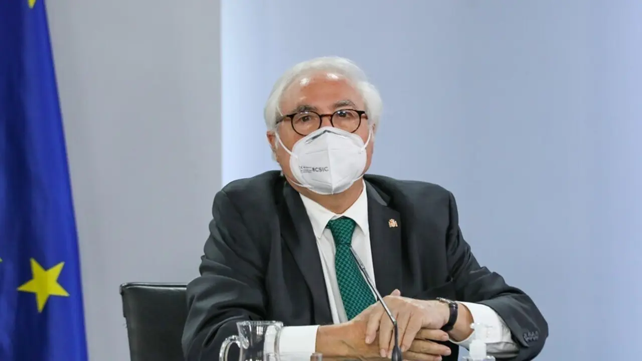 El ministro de Universidades, Manuel Castells, en una rueda de prensa posterior al Consejo de Ministros, a 31 de agosto de 2021, en Madrid, (Espa&ntilde;a). Durante la comparecencia han confirmado, entre otras cuestiones, que van a aprobar la Reforma Laboral, la