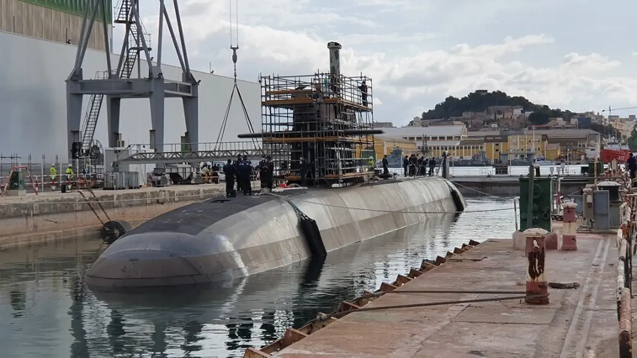Archivo - El S-81 'Isaac Peral', de nuevo a flote tras su primera varada programada