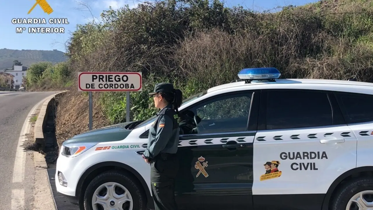 Archivo - Una patrulla de la Guardia Civil en Priego de C&oacute;rdoba