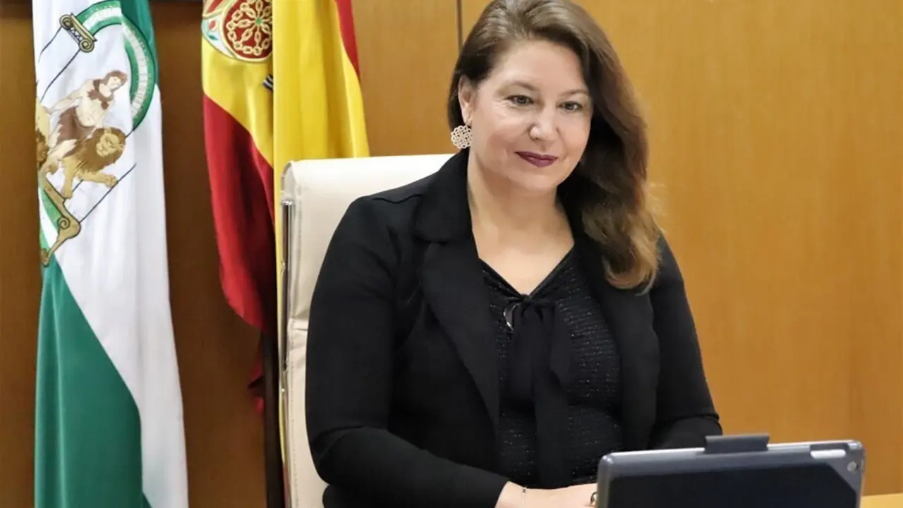 La consejera de Agricultura, Ganader&iacute;a, Pesca y Desarrollo Sostenible, Carmen Crespo, durante la constituci&oacute;n de la comisi&oacute;n de seguimiento de Ecomares.