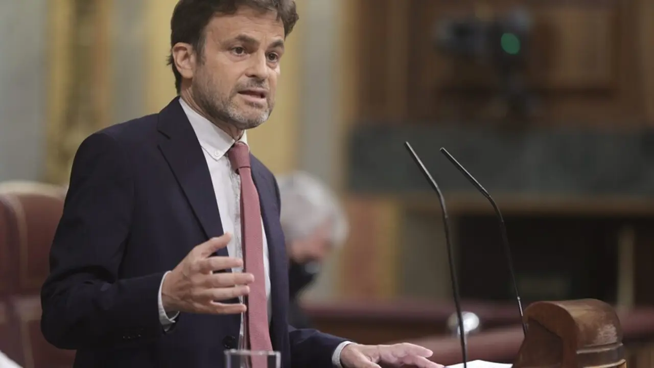 Archivo - El presidente del grupo parlamentario de Unidas Podemos en el Congreso, Jaume Asens, interviene en una sesi&oacute;n de control al Gobierno en el Congreso de los Diputados, a 30 de junio de 2021, en Madrid, (Espa&ntilde;a).