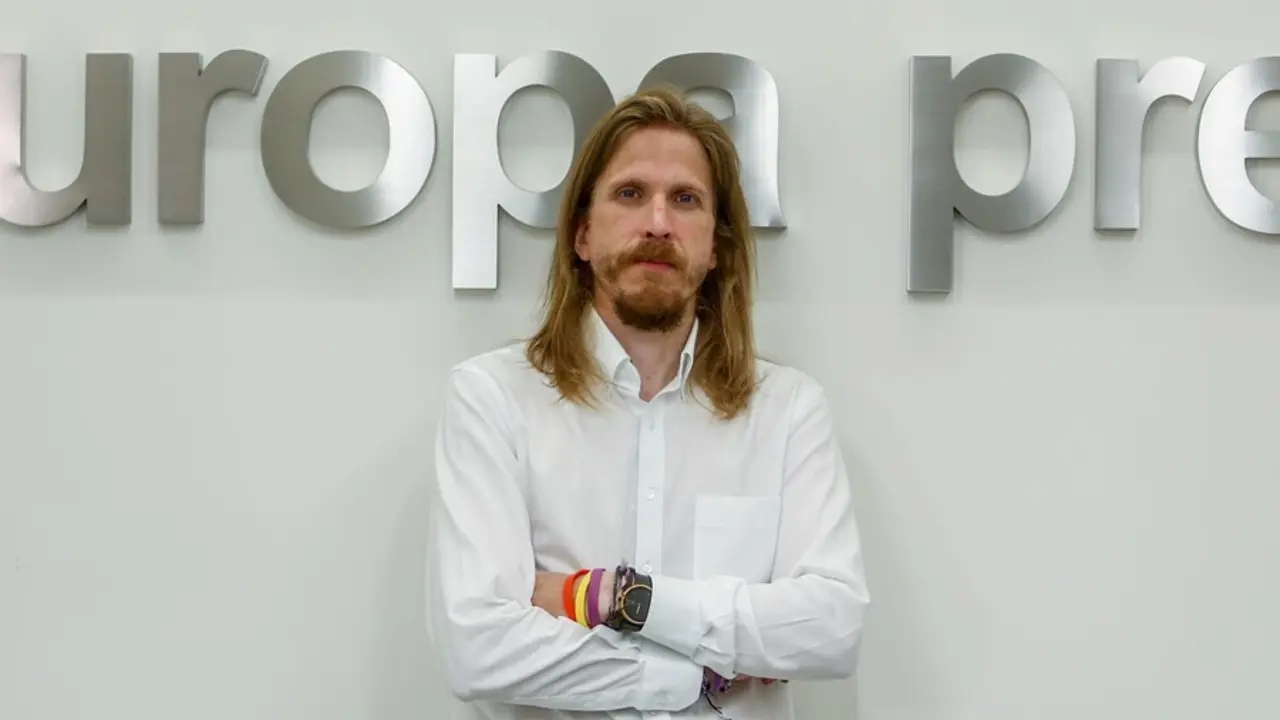 El coordinador general de Podemos en Castilla y Le&oacute;n, Pablo Fern&aacute;ndez, posa despu&eacute;s de una entrevista para Europa Press en la sede de la agencia, a 12 de agosto de 2021, en Madrid (Espa&ntilde;a).