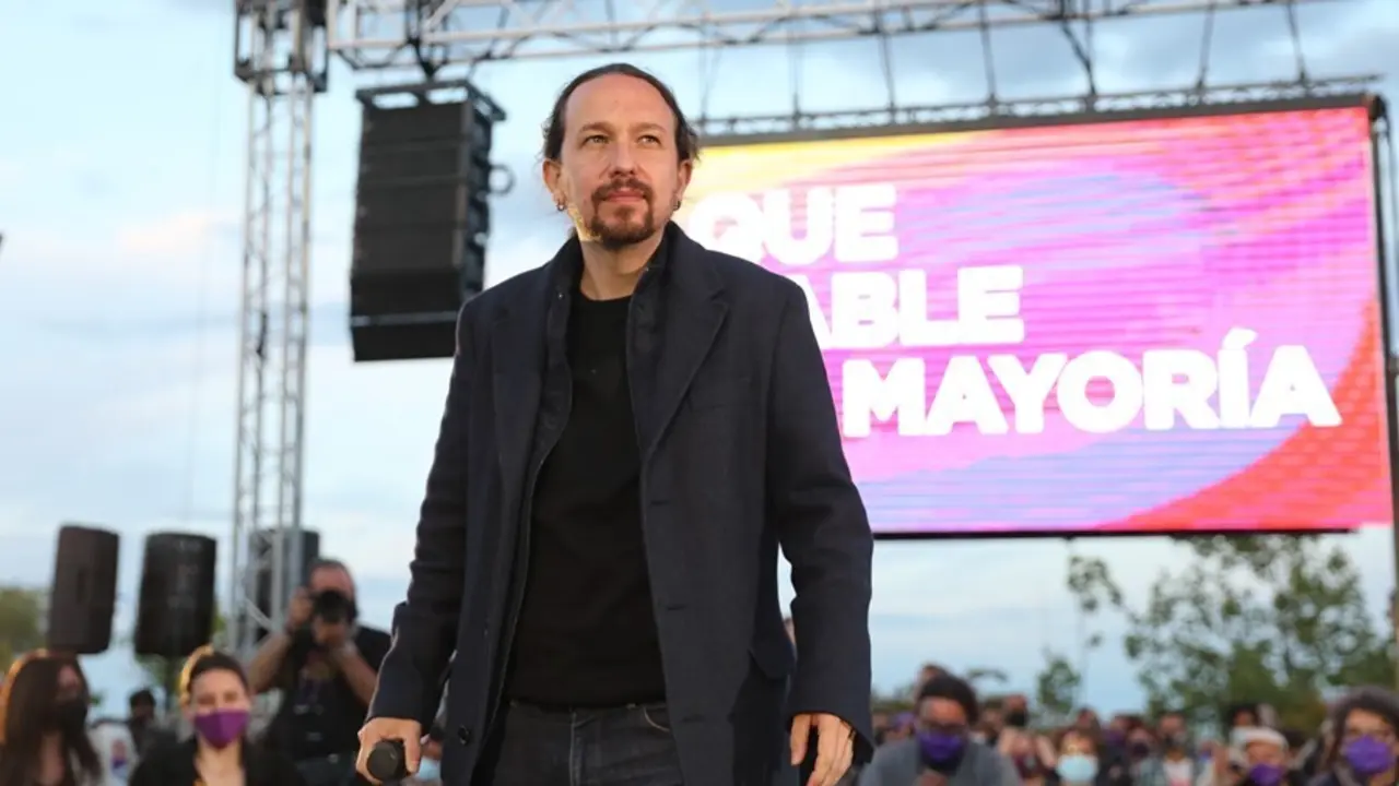 Archivo - El candidato de Unidas Podemos a la presidencia de la Comunidad de Madrid y secretario general de Podemos, Pablo Iglesias interviene durante el acto de cierre de campa&ntilde;a del partido en el anfiteatro Lourdes y Mariano del parque de la Cu&ntilde;a Verde 