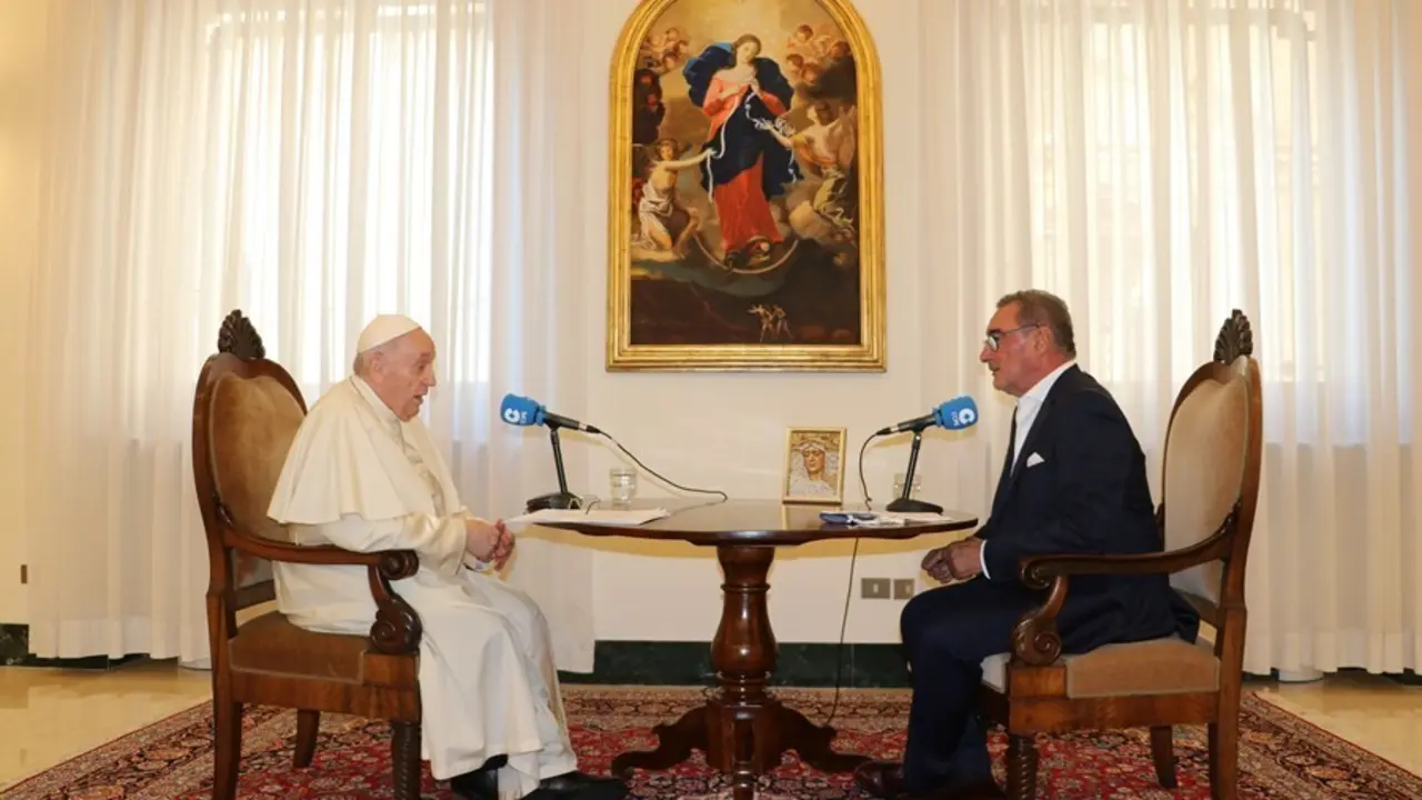 La Cadena COPE Ha Emitido Este 1 De Septiembre Una Entrevista De Carlos Herrera Al Papa Francisco Realizada En Roma, La Primera Que Concede El Pont&iacute;fice A Un Medio De Comunicaci&oacute;n Tras Su Operaci&oacute;n De Colon El Pasado Julio.