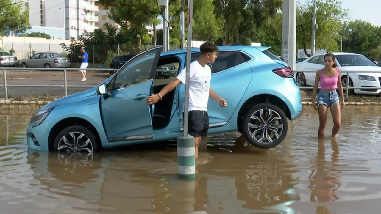 Inundaciones en Sagunto (Valencia) tras una tromba de agua que ha dejado m&aacute;s de 220 litros/m2 en cuatro horas este 30 de agosto de 2021