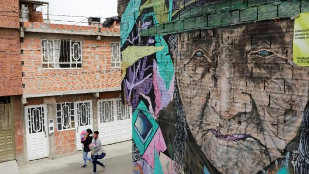 Fotograf&iacute;a del 24 de agosto de 2021 que muestra uno de los murales pintados por el colectivo Bogot&aacute; Colors en la localidad de Ciudad Bol&iacute;var al sur de Bogot&aacute; (Colombia). Los barrios bogotanos Mirador y Para&iacute;so est&aacute;n ubicados en la cima de una monta&ntilde;a y siempre han sido vistos con recelo desde abajo, una raz&oacute;n de peso por la cual sus j&oacute;venes buscan romper con esa imagen a trav&eacute;s del grafiti y de los deportes extremos. EFE/ Carlos Ortega