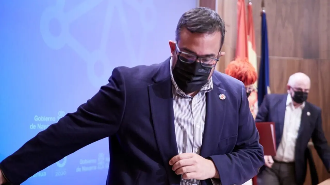 Archivo - El vicepresidente del Gobierno de Navarra, Javier Rem&iacute;rez, a su llegada a una rueda de prensa.
